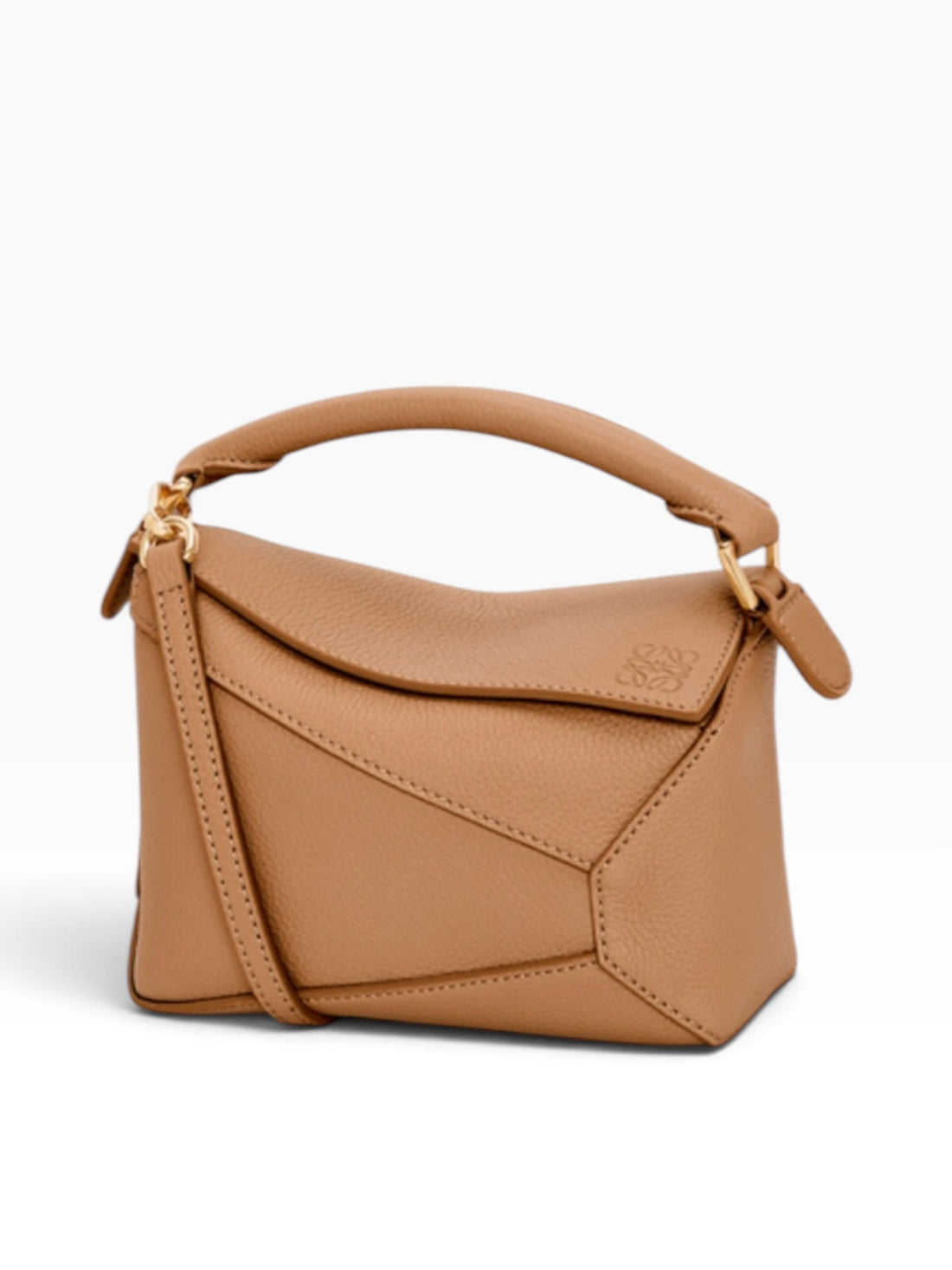 LOEWE Mini Puzzle Edge Tasche aus weichem, genarbtem Kalbsleder in der Farbe Toffee