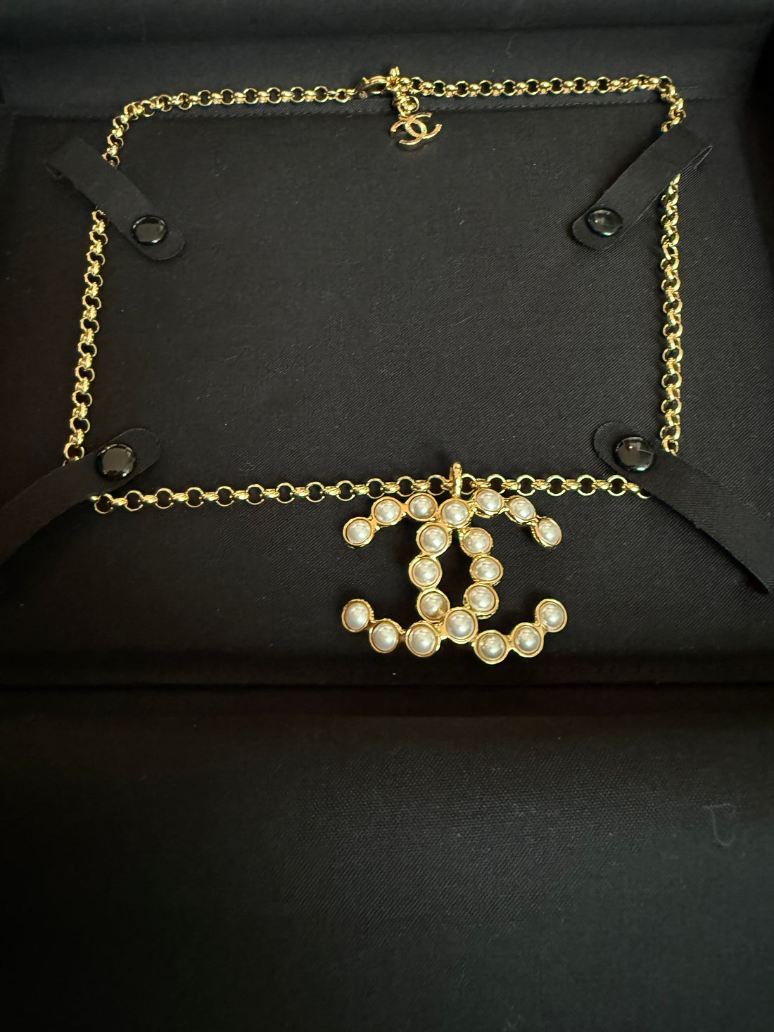 Chanel Halskette mit Perlen aus der Modeschmuck Kollektion 2024