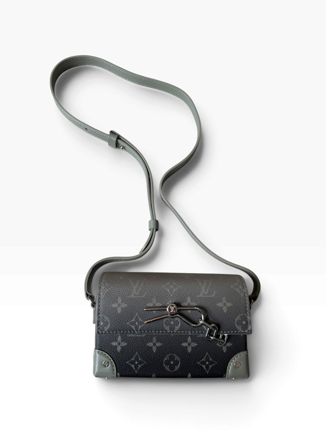 Louis Vuitton Steamer Wearable in Khaki / Monogram Gradient.