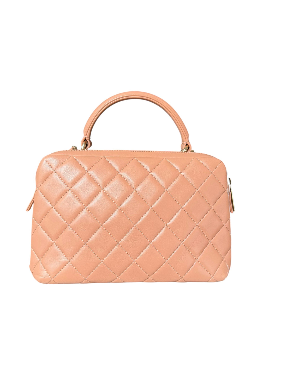 Chanel Trendy CC Bowling Bag in nudefarbenem Lammleder und goldfarbenen Beschlägen.
