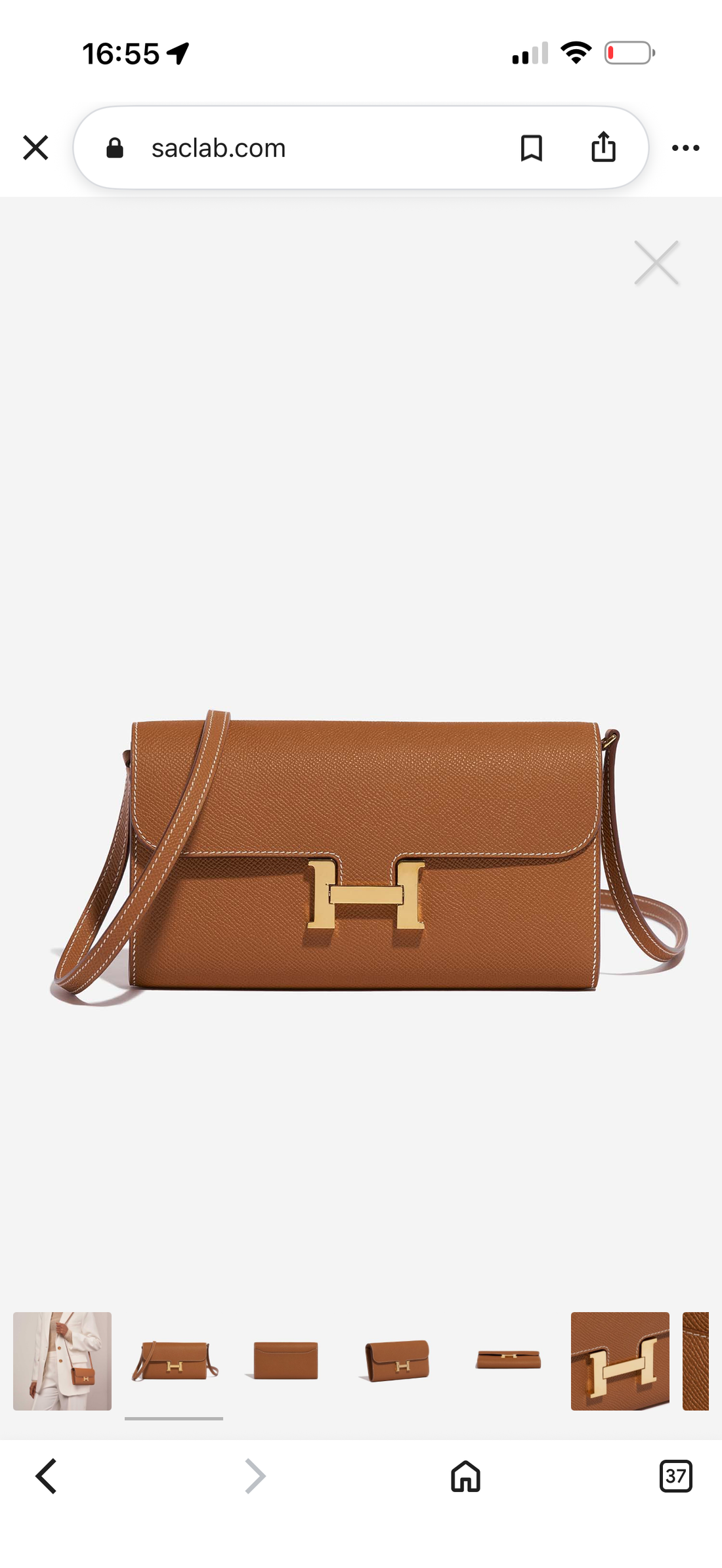 HERMÈS Constance to Go in der Farbe Gold.