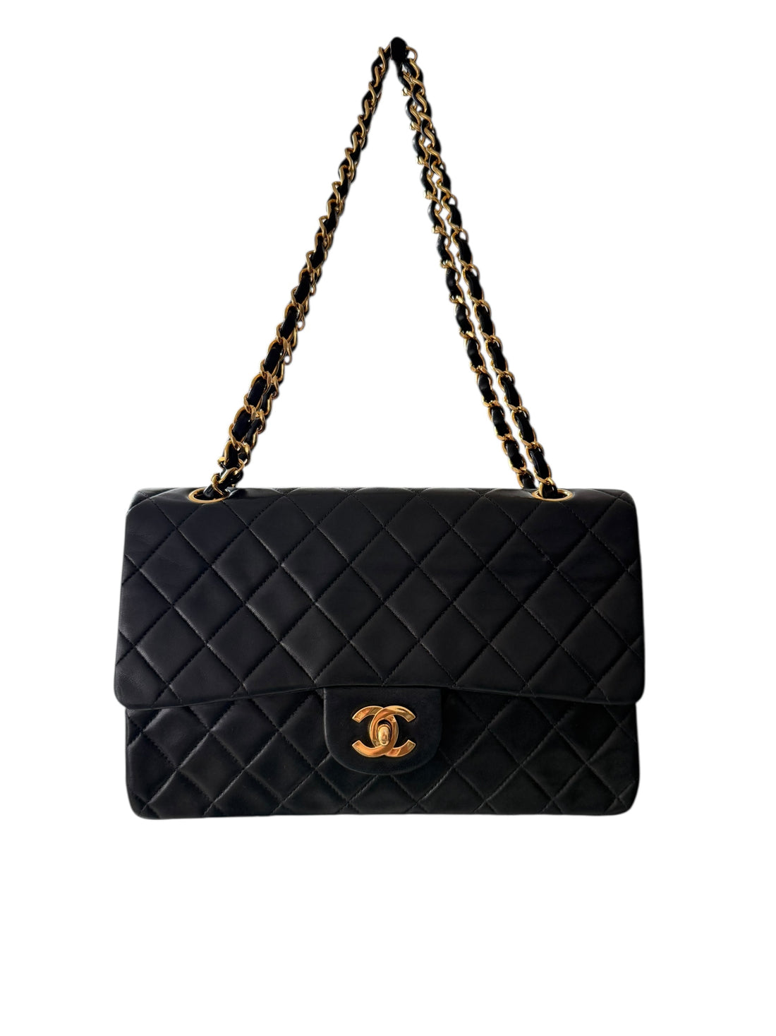Chanel Medium Classic Double Flap Bag aus schwarzem Lammleder und goldfarbener Hardware