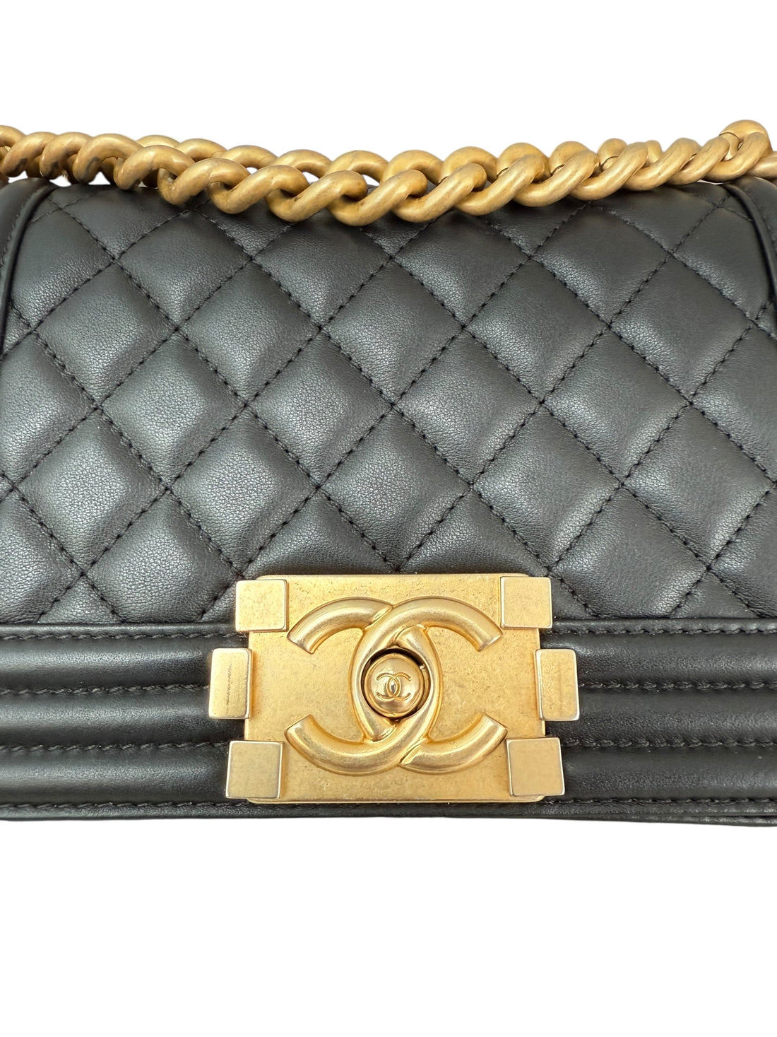 Chanel Boy small aus schwarzem Leder und goldfarbener Hardware