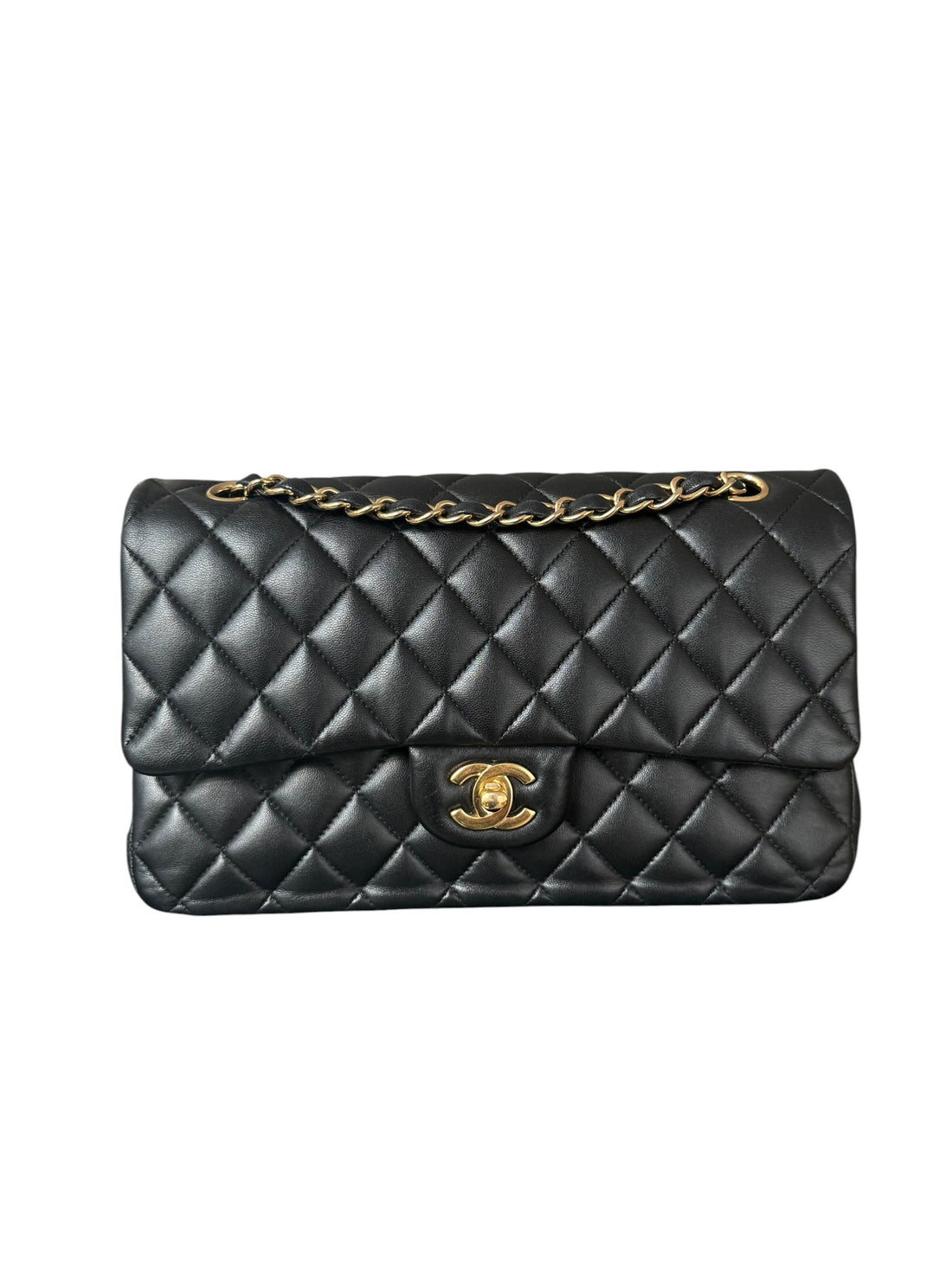 CHANEL Medium Classic Double Flap Bag aus schwarzem Lammleder und goldfarbener Hardware