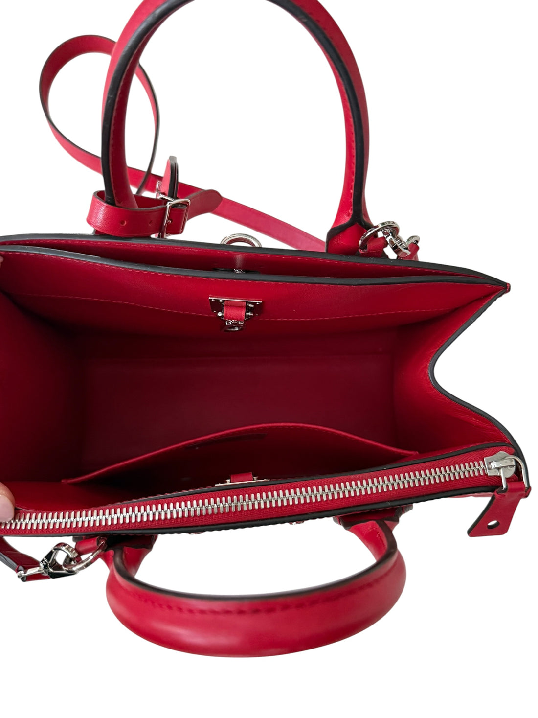 Louis Vuitton City Steamer PM aus glattem Kalbsleder in der Farbe Rot mit silberfarbenen Beschlägen.