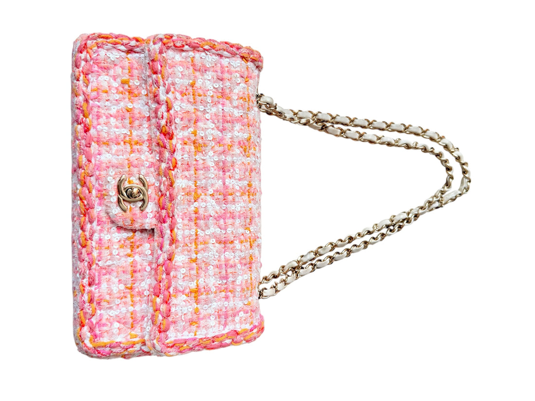 Chanel Timeless Double Flap Bag Medium in den Farben Rosa, Orange, Weiß mit geflochtenen Pailletten in Tweed.