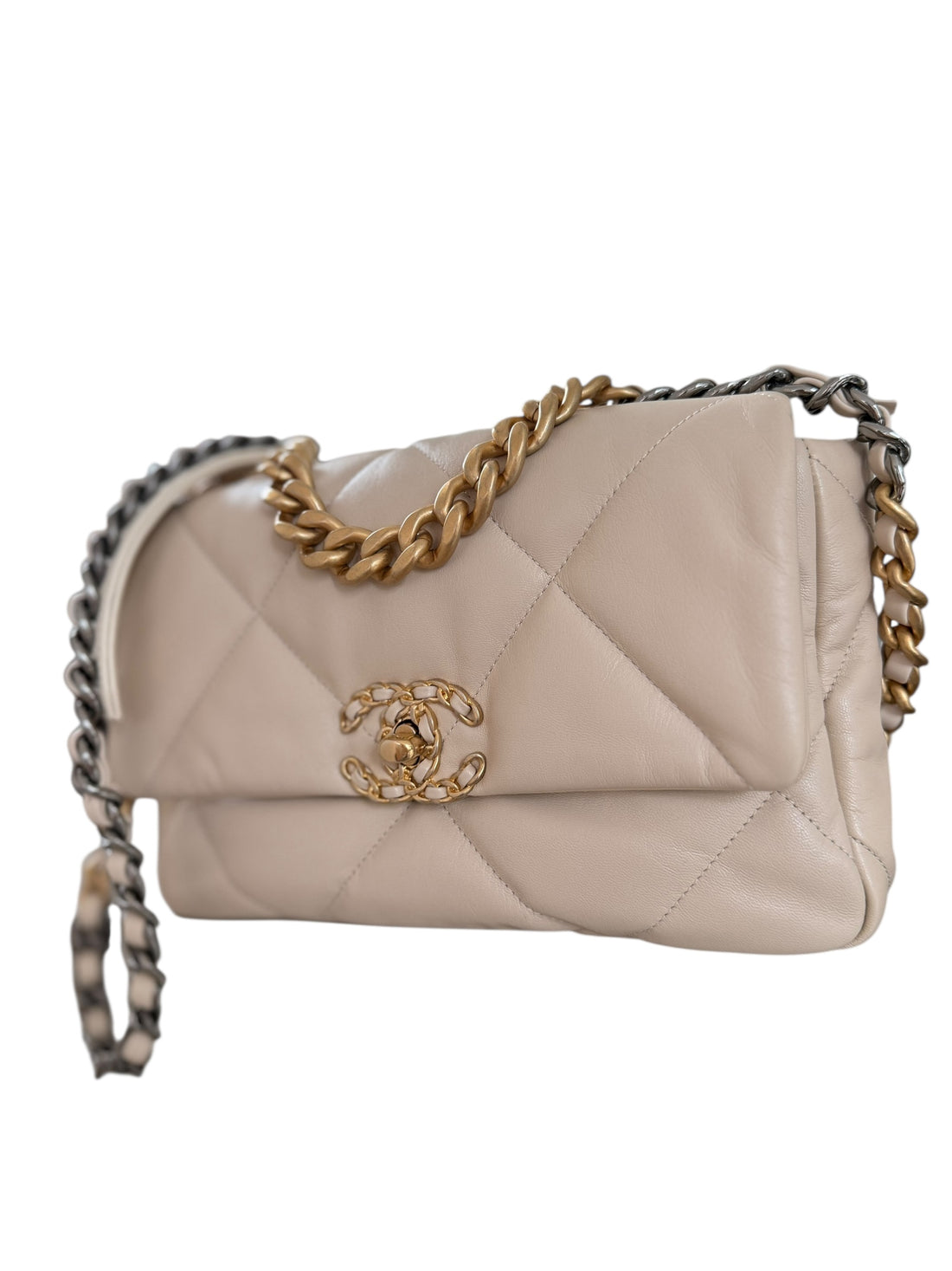 Chanel 19 small in lightbeige aus Lammleder