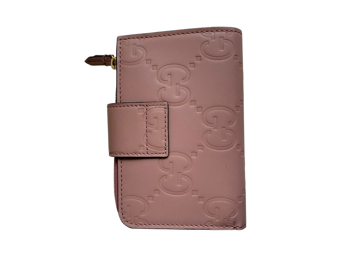 Gucci Geldbörse GG Medium aus geprägtem Leder in Pink.