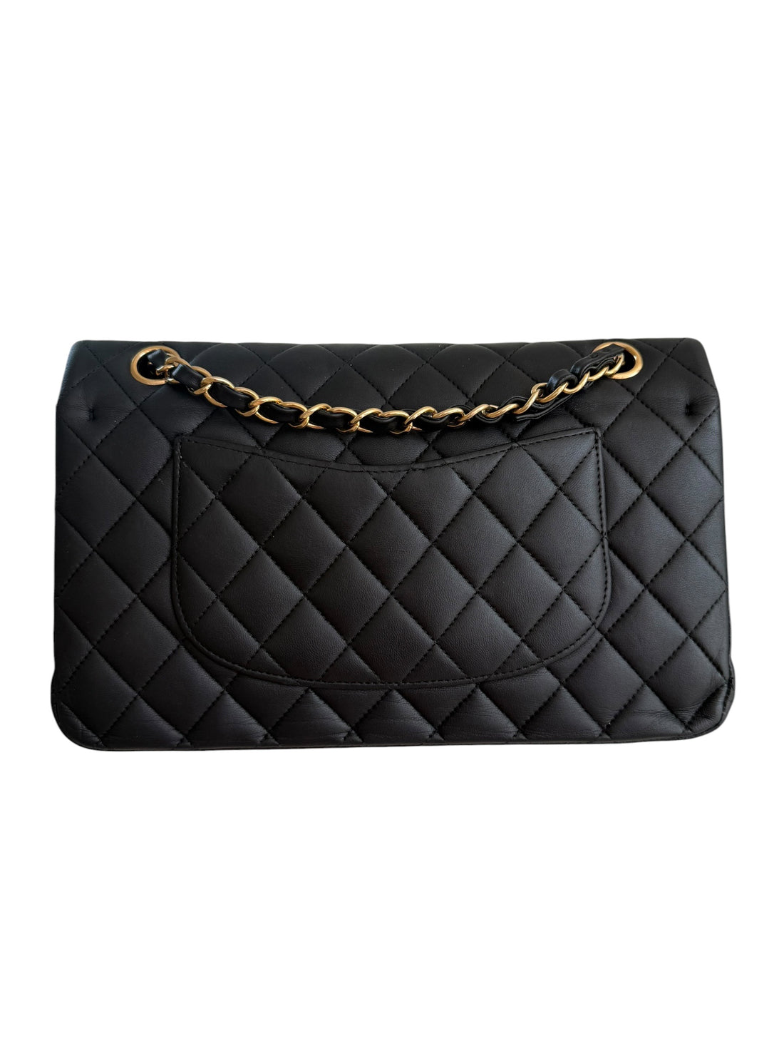 CHANEL Medium Classic Double Flap Bag aus schwarzem Lammleder und goldfarbener Hardware