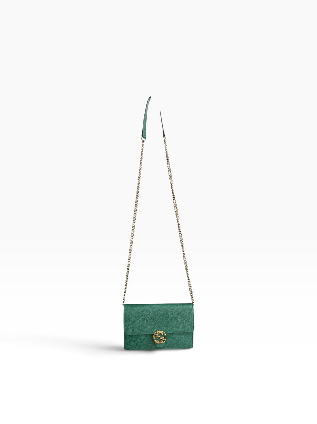 Gucci Interlocking G Dollar Wallet on Chain aus genarbtem Kalbsleder in der Farbe Tannengrün mit goldfarbenem Doppel-G-Logo und Kettenriemen.