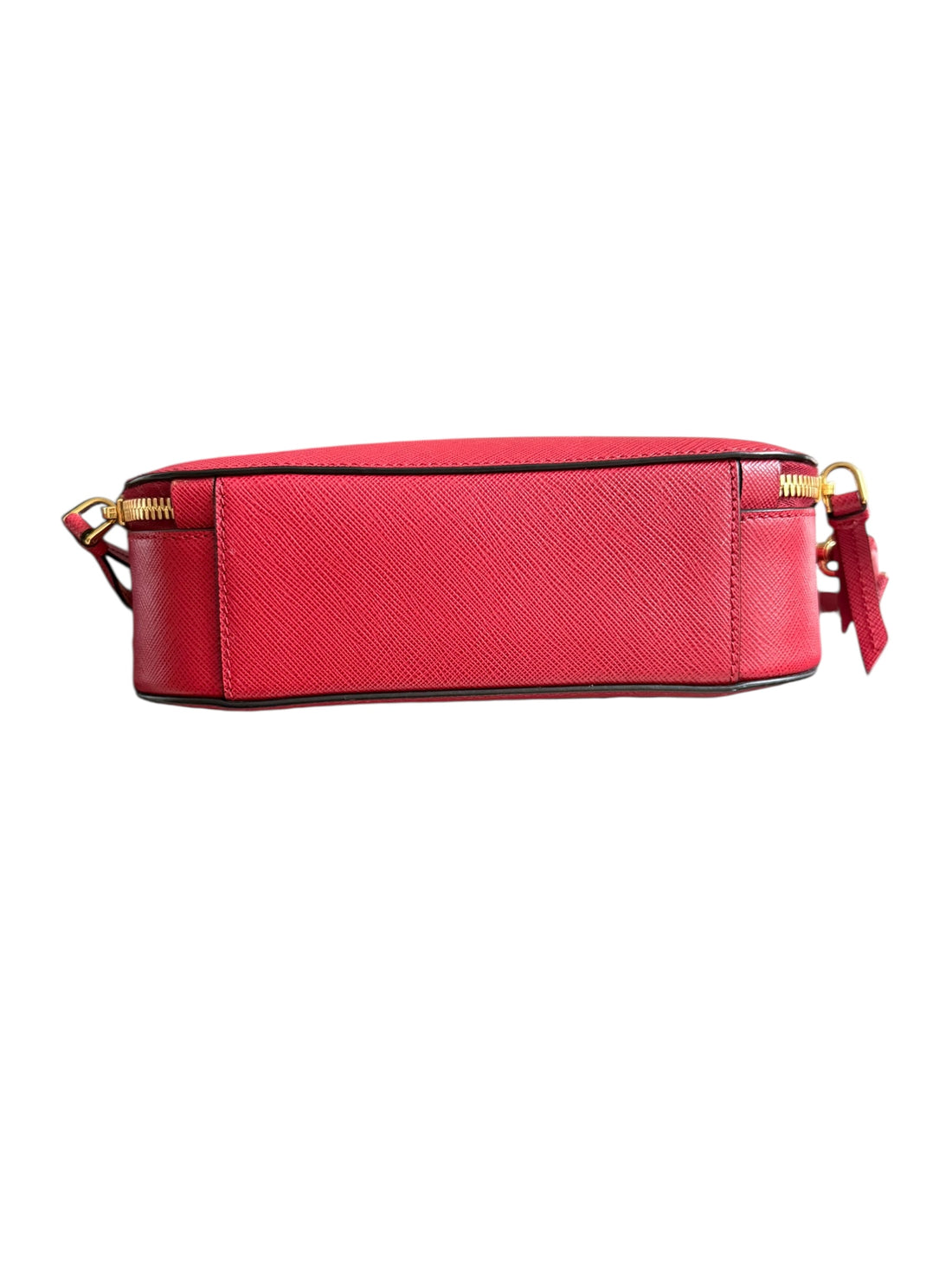 Prada Odette mit abnehmbarem und verstellbarem Schulterriemen in der Farbe rot Fuoco aus Saffiano Lux Leder