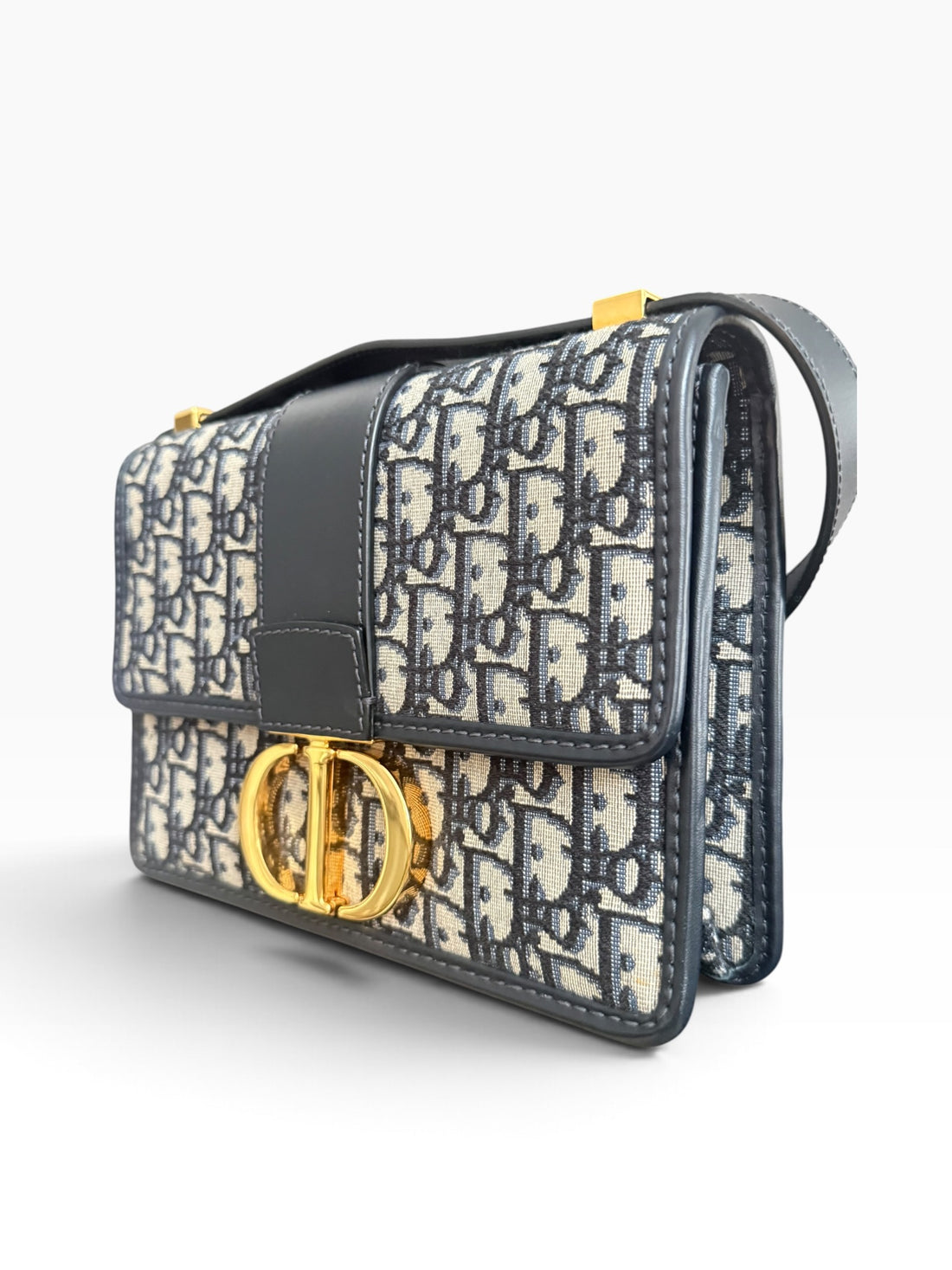 Sac 30 Montaigne Christian Dior en jacquard Oblique bleu.