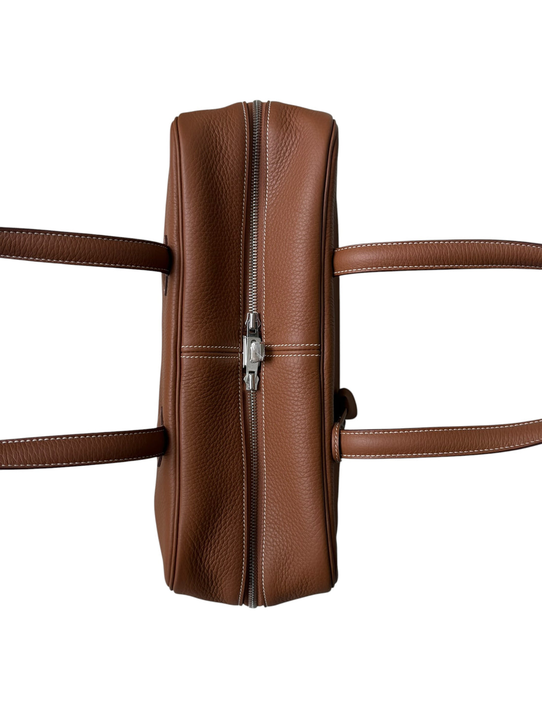 Hermès Victoria 35 Handtasche / Weekender Unisexist aus weichem Taurillon Clemence-Leder gefertigt und verfügt über silberfarbene Hardware