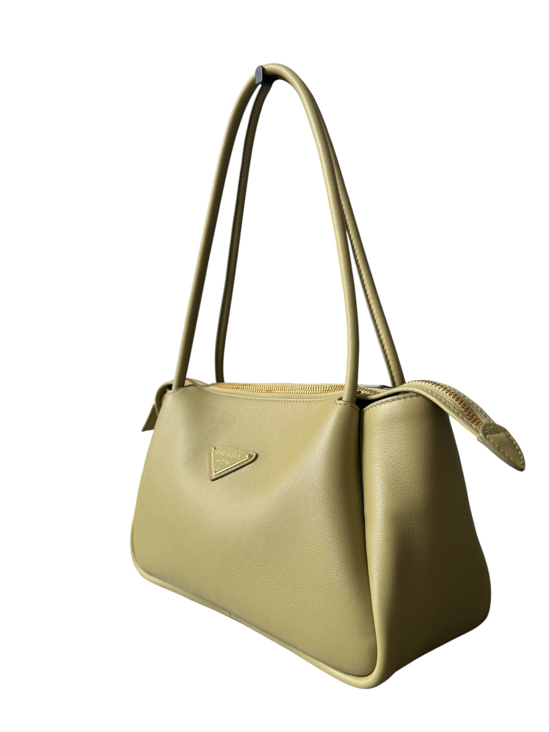 Prada Darling mittelgrosse Schulter Tasche in der Farbe Pistazie aus weichem Kalbsleder.