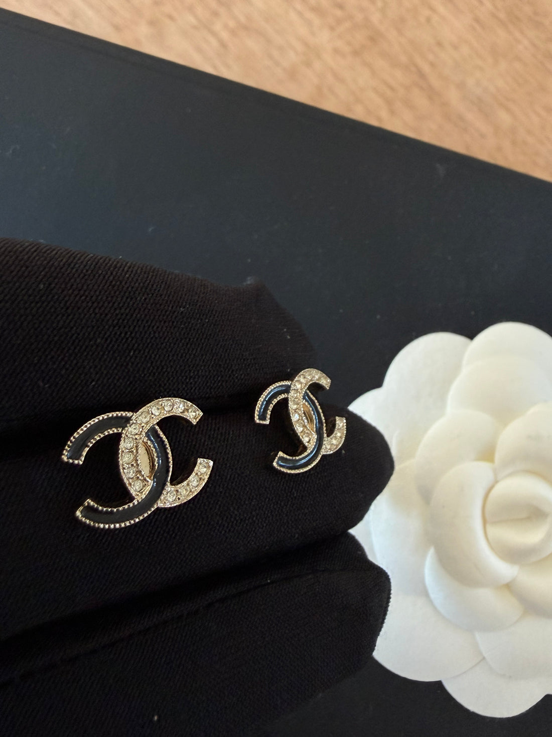 Chanel CC Ohrringe mit CC Steinen