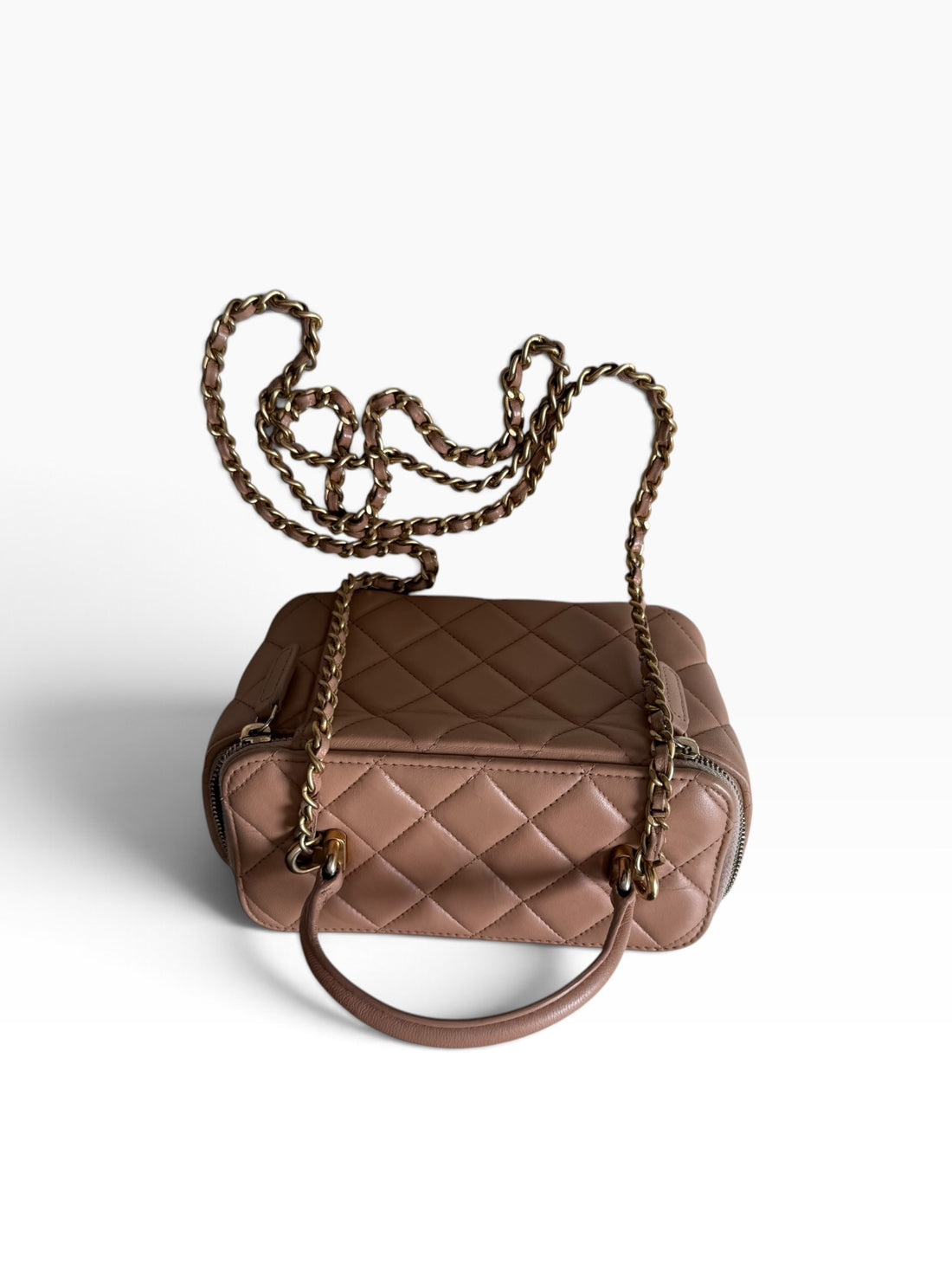 Chanel Vanity Case Top Handle aus nudefarbenem Lammleder. Hardware Gold. Reissverschluss.