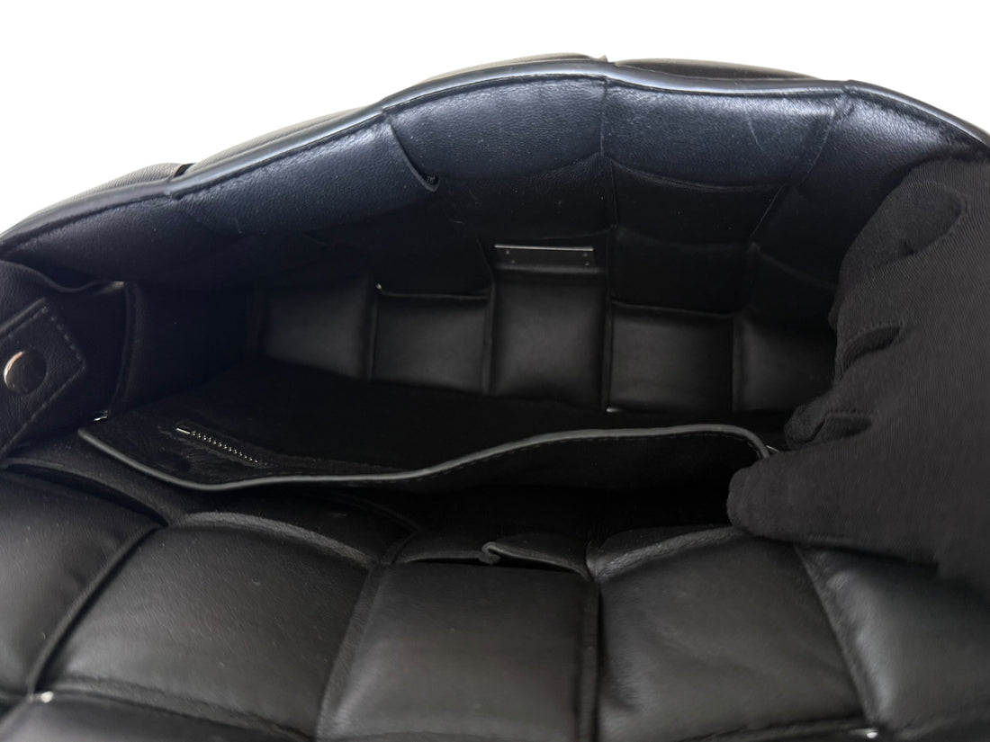 Bottega Veneta Cassette Bag aus schwarzem Intrecciato-Flechtwerk des Hauses