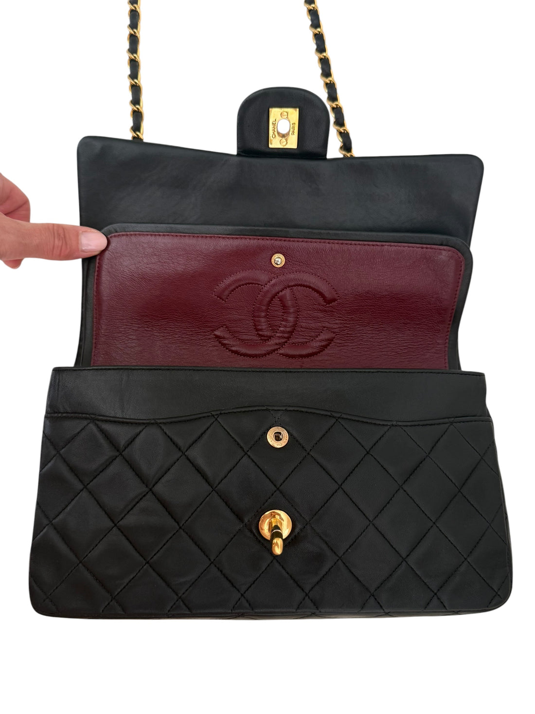 Chanel Double Flap Bag Medium Vintage aus schwarzem Lammleder und 24 Karat vergoldeter Hardware.