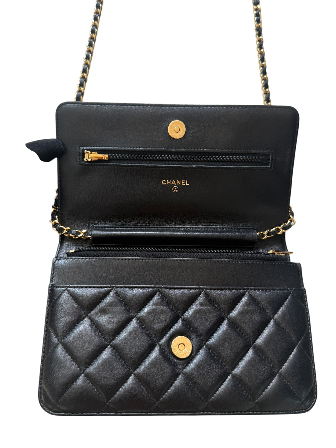 CHANEL WOC Wallet on Chain aus schwarzem Lammleder und goldfarbener Hardware