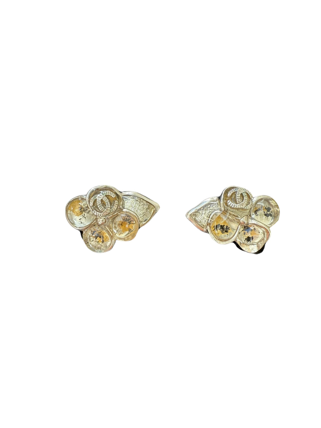 Chanel Ohrringe Flower CC aus goldfarbenem Metall. Mit Blütenstaub gefüllt. Limited Edition.