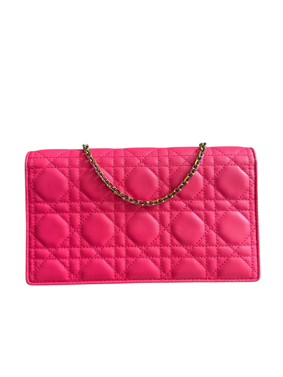 Dior Lady Pouch aus weichen Lammleder mit abnehmbarer Kette und Anhänger. Cannage Lammleder in der Farbe Pink.