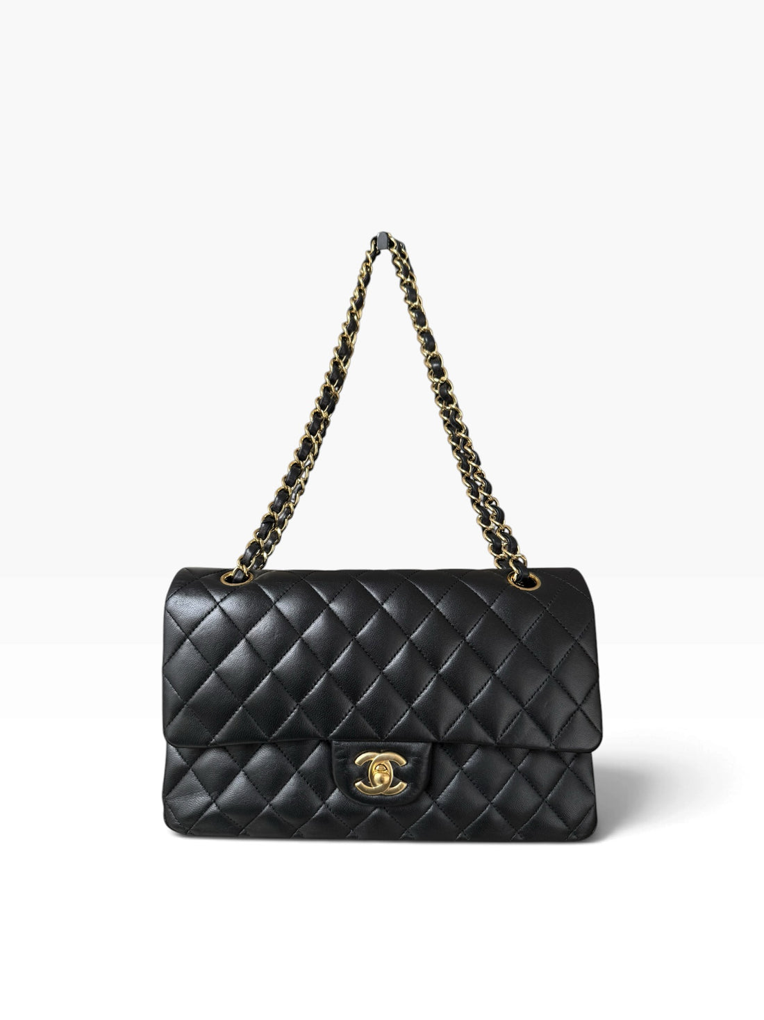 Chanel Medium Classic Double Flap Bag aus schwarzem Lammleder und goldfarbener Hardware