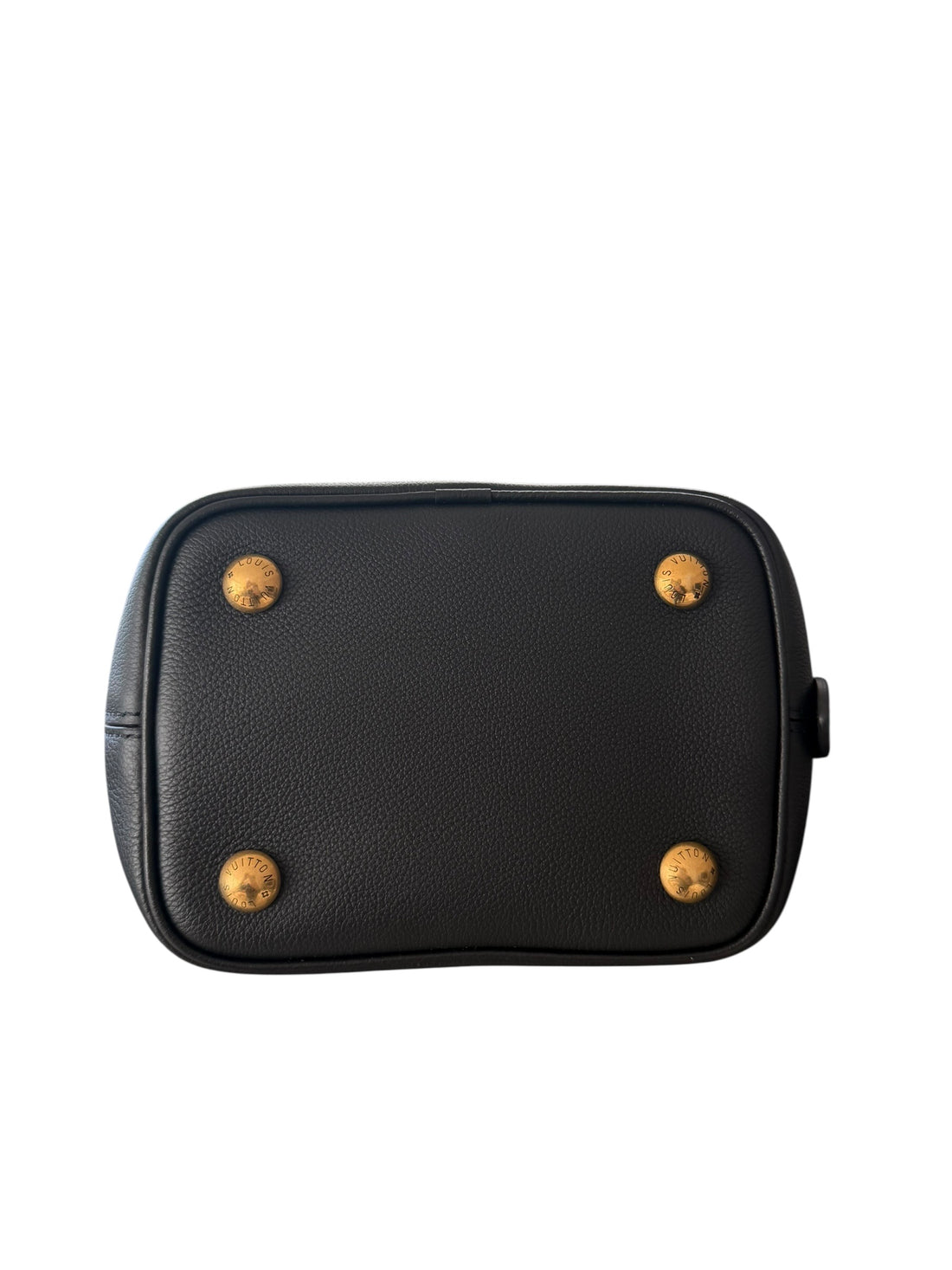 Louis Vuitton Low Key All Inn BB aus schwarzem Kalbsleder mit verstellbaren Schulterriemen und abnehmbarer Pochette.