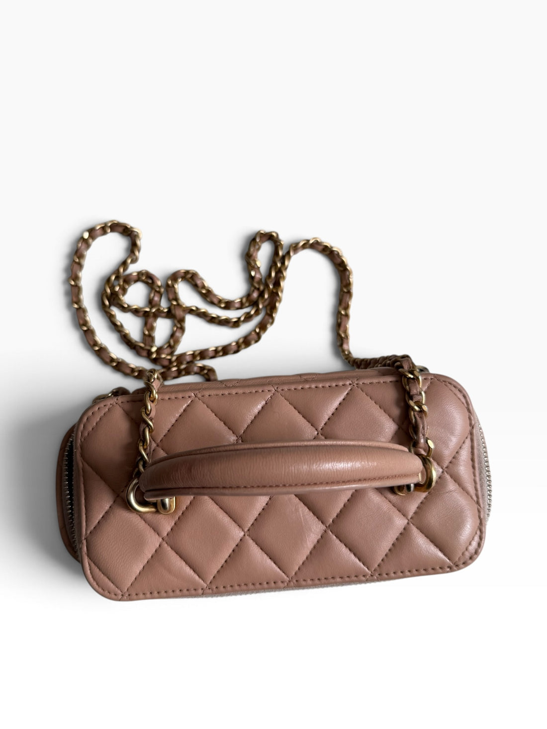 Chanel Vanity Case Top Handle aus nudefarbenem Lammleder. Hardware Gold. Reissverschluss.