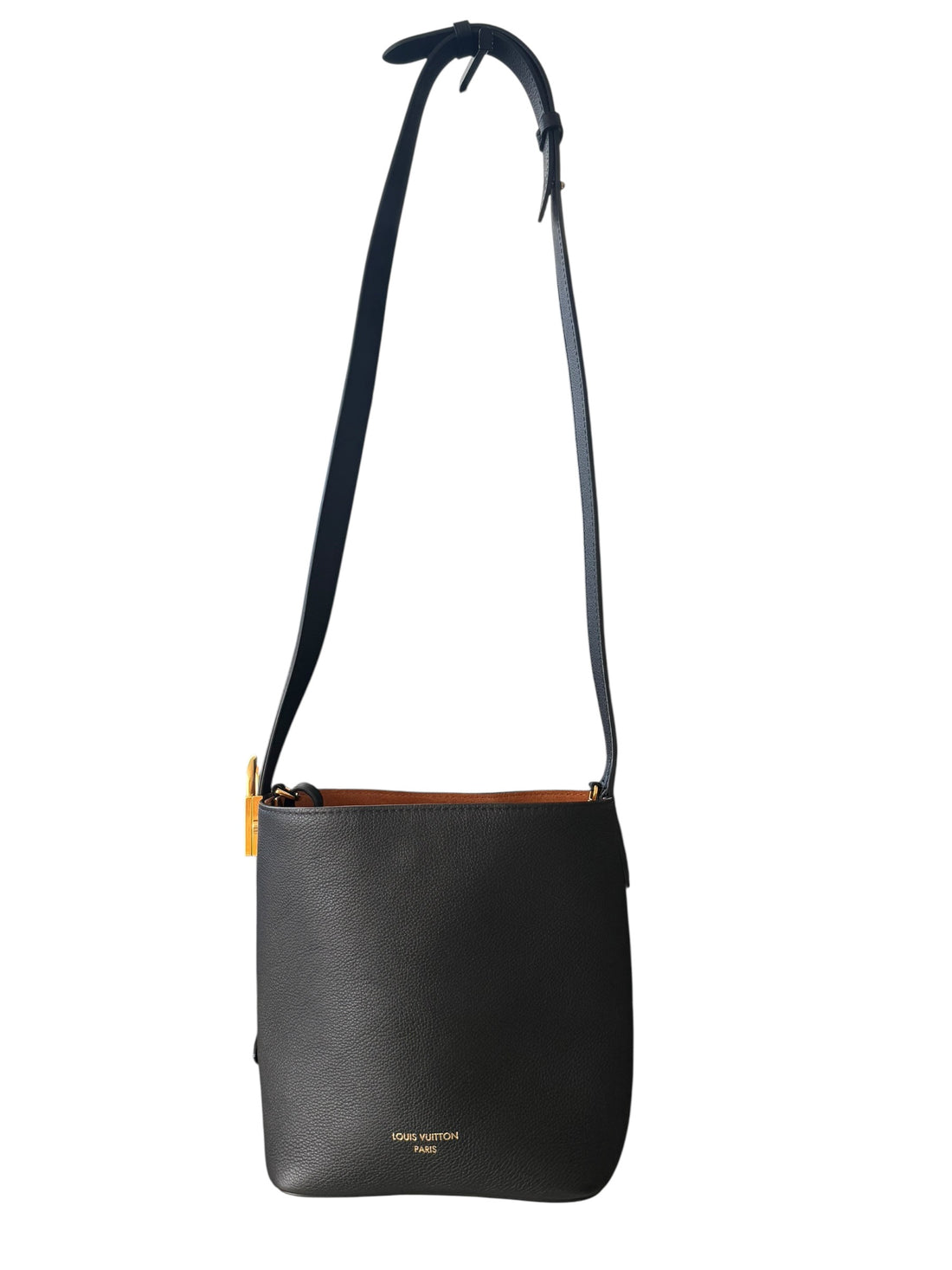 Louis Vuitton Low Key All Inn BB aus schwarzem Kalbsleder mit verstellbaren Schulterriemen und abnehmbarer Pochette.