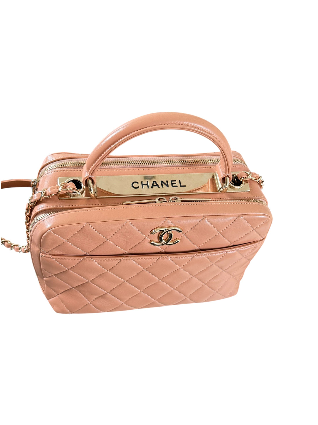 Chanel Trendy CC Bowling Bag in nudefarbenem Lammleder und goldfarbenen Beschlägen.