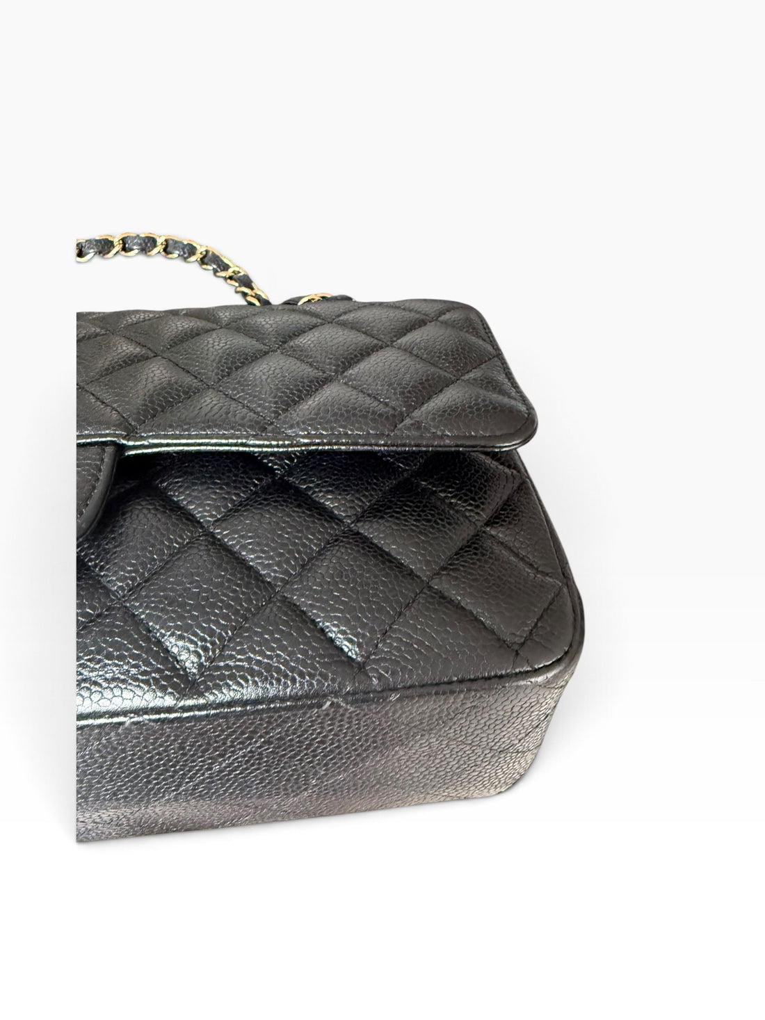 Borsa Chanel Classic Timeless Double Flap media in pelle caviar nera con hardware color oro.