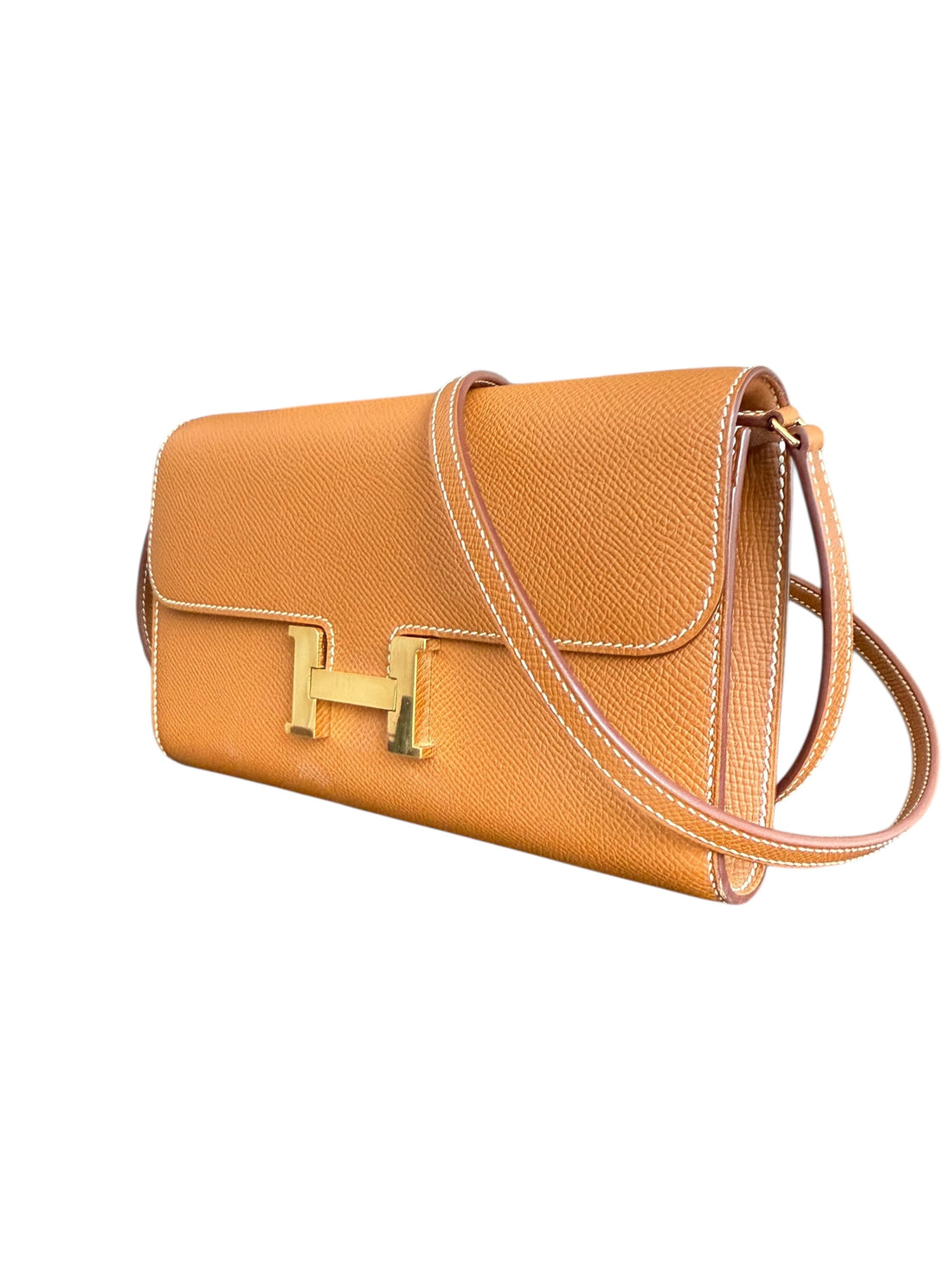 HERMÈS Constance to Go in der Farbe Gold. Jahr/Alter: 2024 Stamp: W.… Epsomleder.