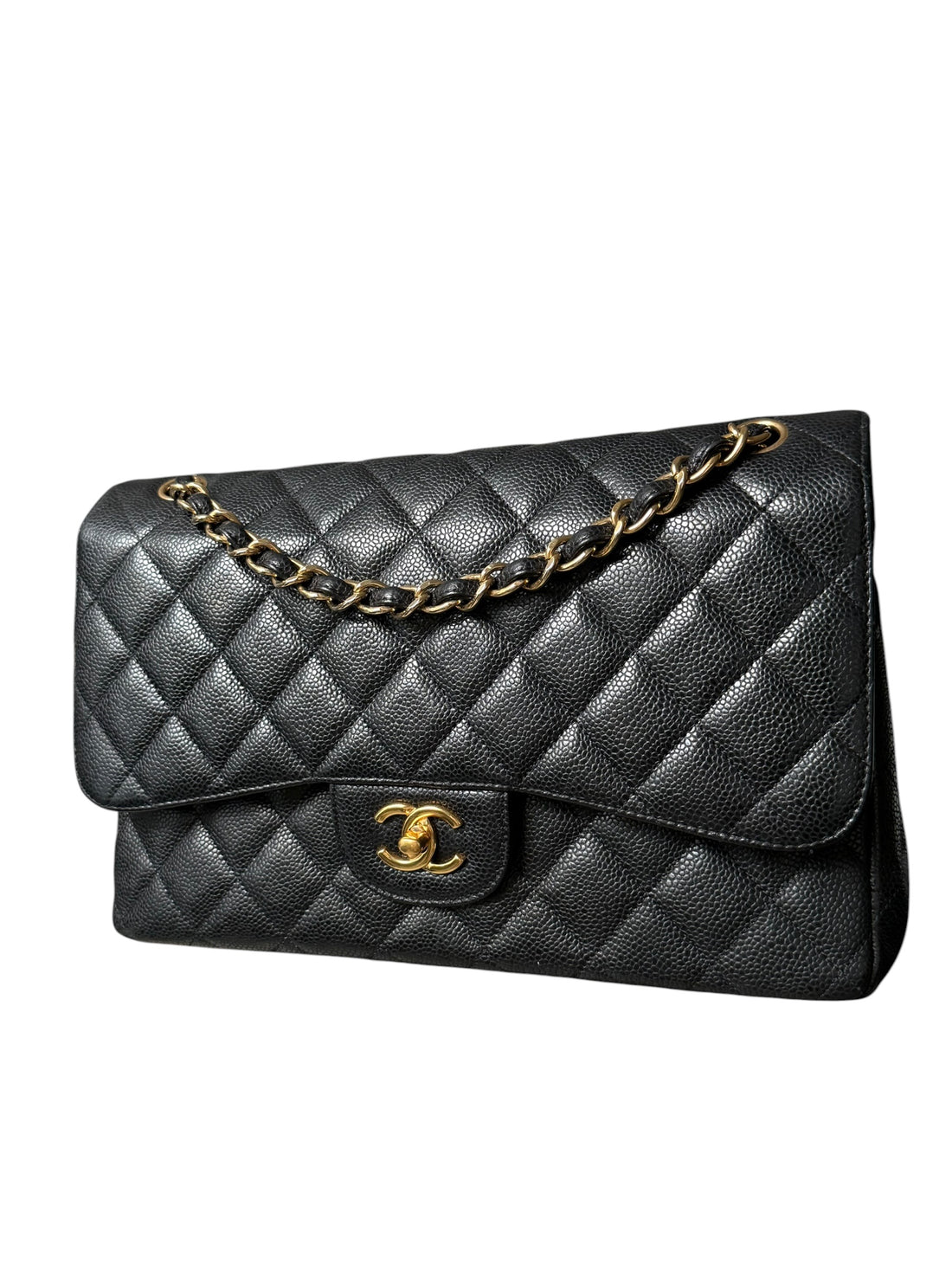 Chanel Classic Timeless Jumbo Double Flap Bag aus schwarzem Caviarleder (genarbtes Kalbsleder) mit goldfarbener Hardware.