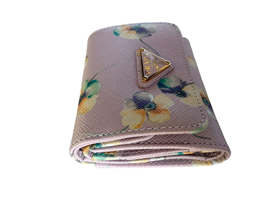 Prada Portemonnaie aus Saffiano Leder mit zartem Blumenmuster