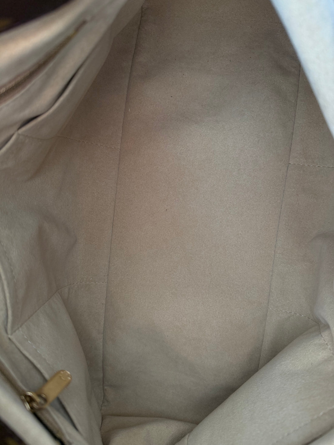Louis Vuitton Artsy Monogram Canvas MM