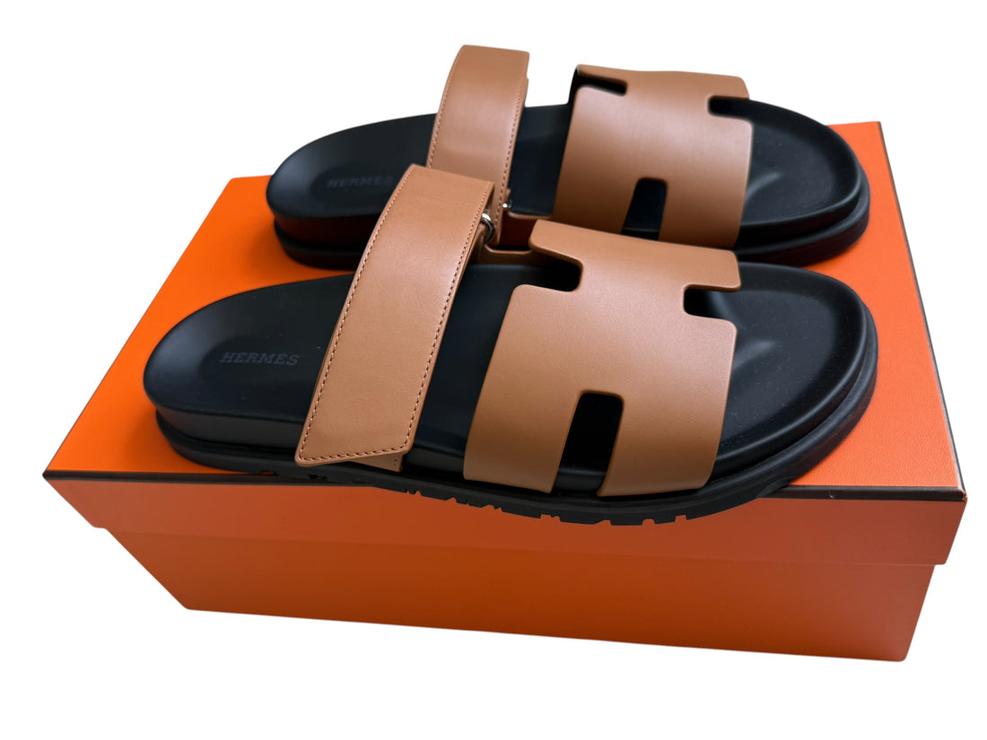 Hermès Sandalen Chypre in der Farbe Naturel. Grösse 42