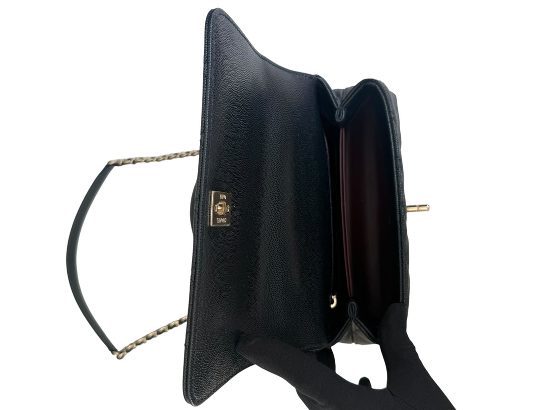 Chanel Timless Coco Handle aus schwarzem Kaviar Leder (genarbtes Kalbsleder) Hardware Champagnergold.