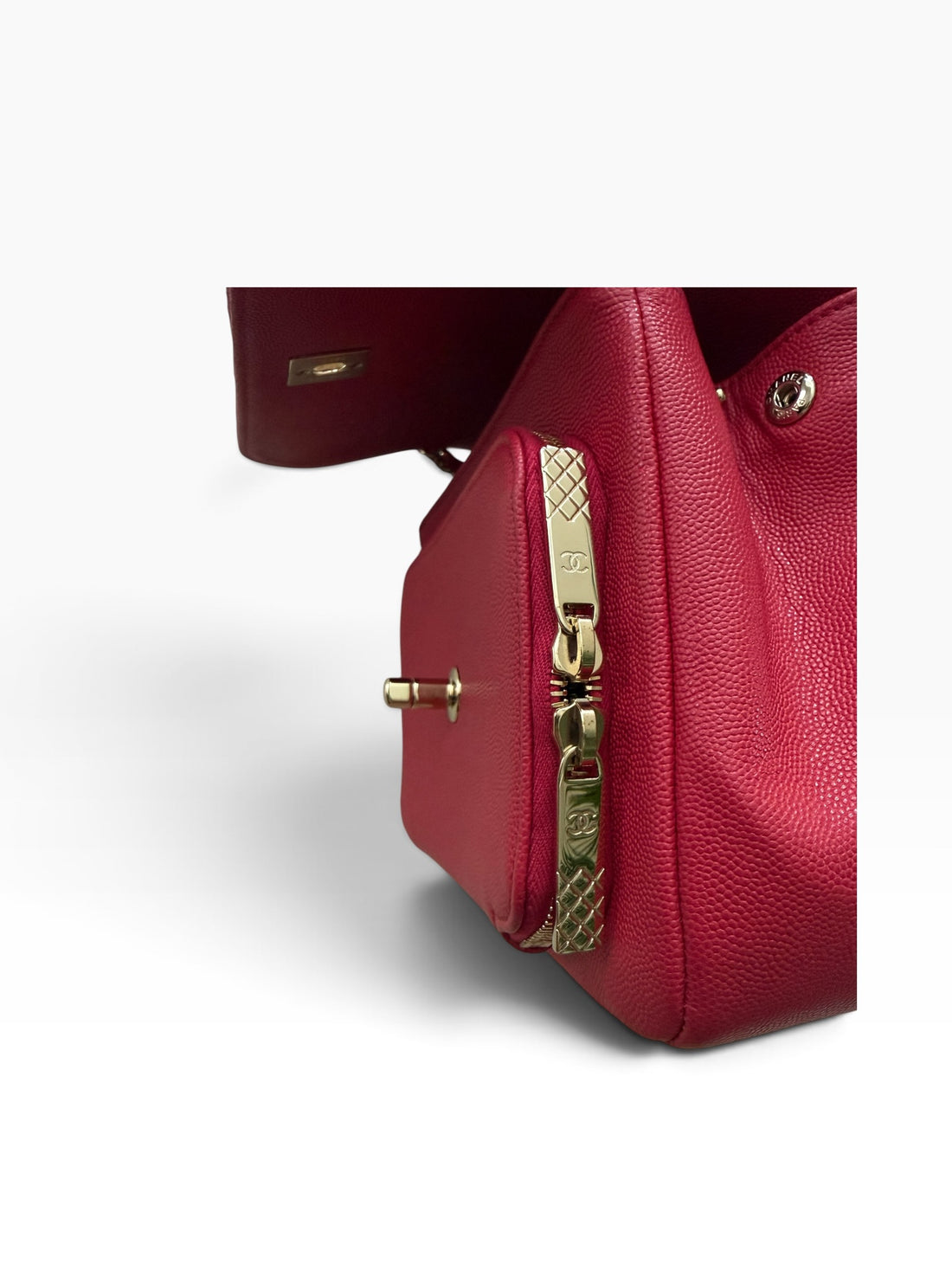 Chanel Business Affinity nell'espressiva tonalità lampone Framboise in pelle caviar