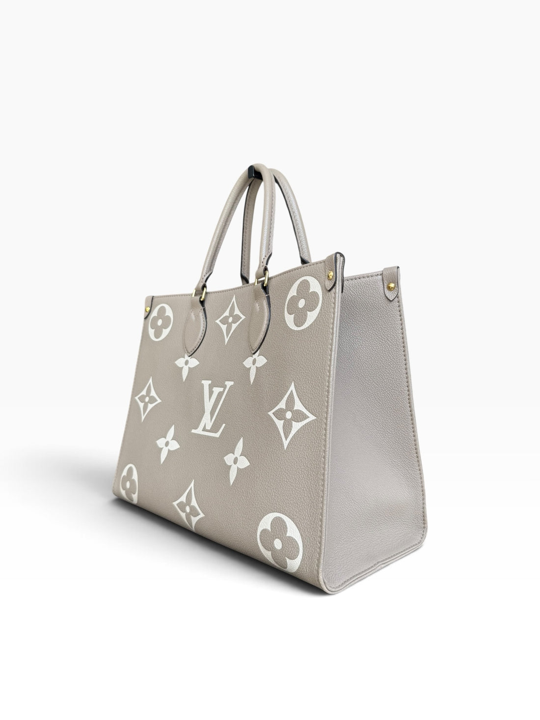 Louis Vuitton On-The-Go MM in Empreinte Leder in der Farbe Tourterelle / Beige Beige.