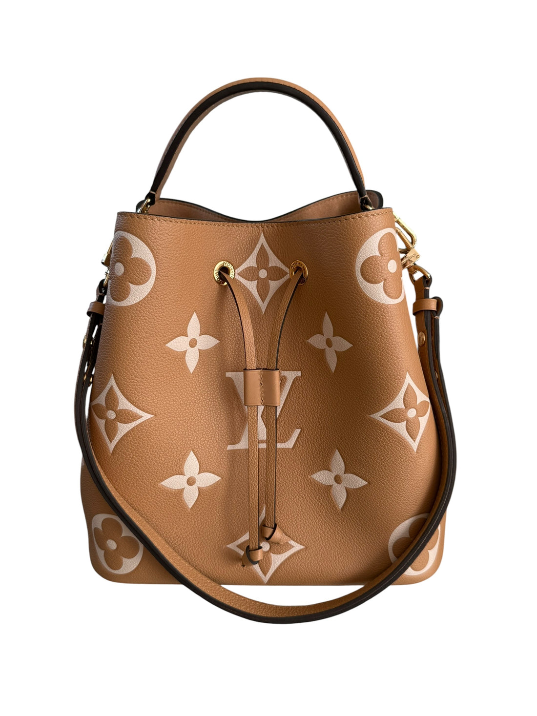 LOUIS VUITTON Empreinte Monogram Giant Neonoe MM in Arizona Beige mit abnehmbarer Pochette.