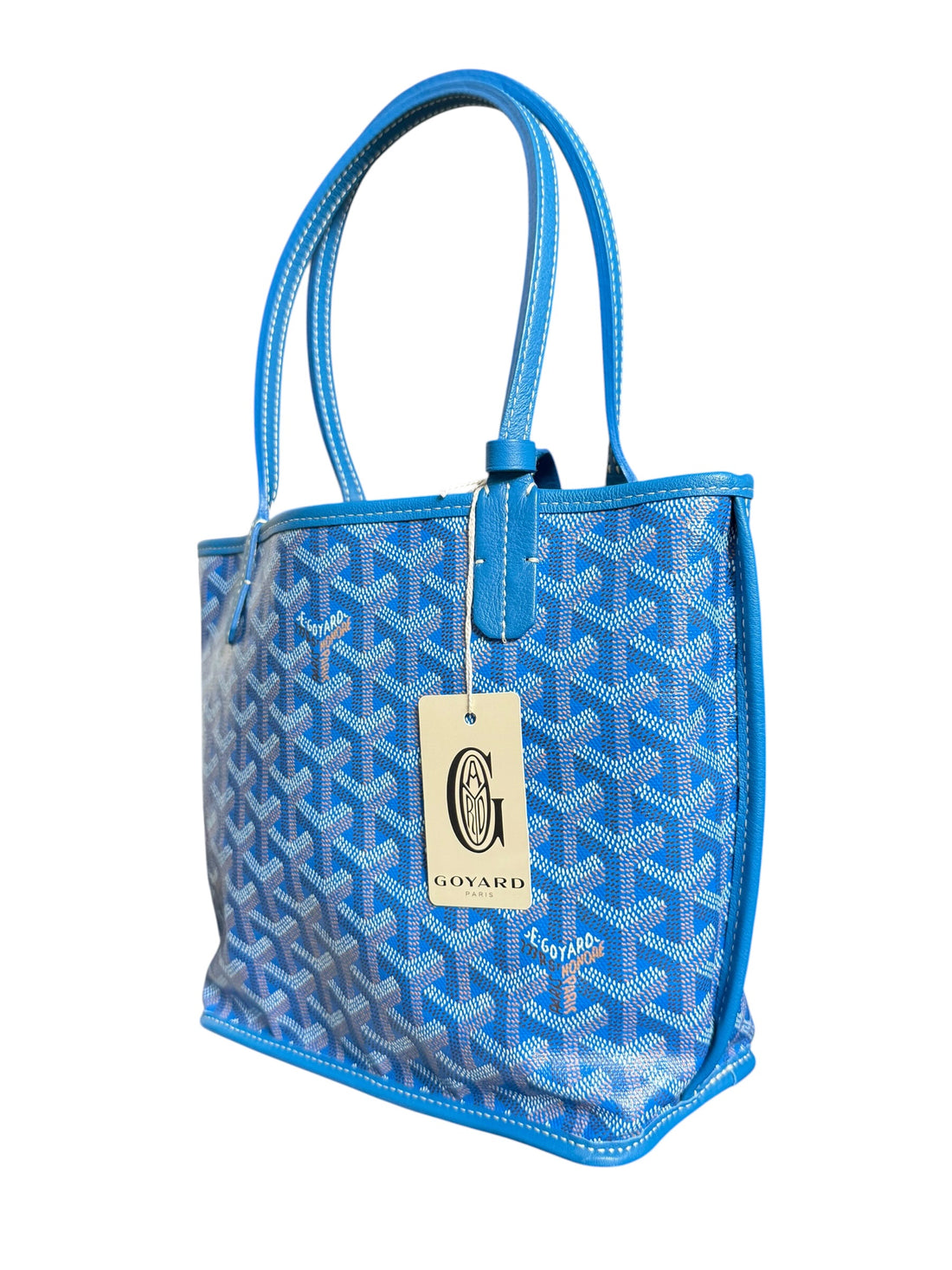 Die Goyard Anjou Mini ist eine moderne Interpretation der ikonischen Saint Louis und zeichnet sich durch ihre wendbare Konstruktion aus