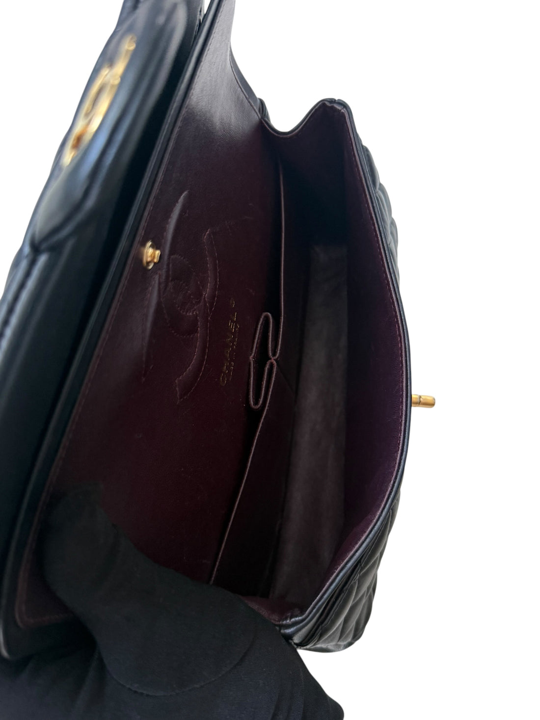 Chanel Medium Classic Double Flap Bag aus schwarzem Lammleder und goldfarbener Hardware