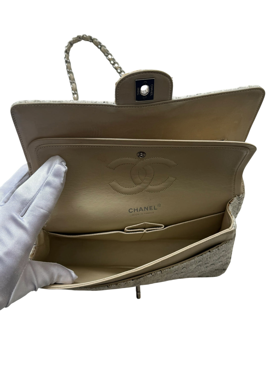 Chanel Timeless Double Flap Bag Medium in den Farben beige/creme/grau und weiss in Tweed