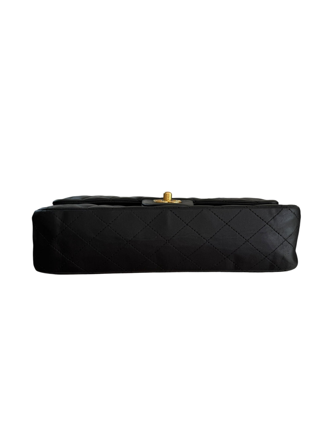 CHANEL Medium Classic Double Flap Bag aus schwarzem Lammleder und goldfarbener Hardware