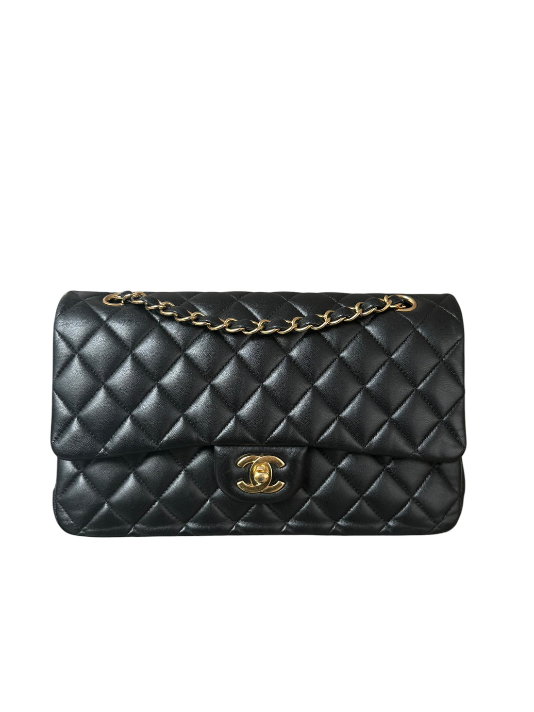 CHANEL Medium Classic Double Flap Bag aus schwarzem Lammleder und goldfarbener Hardware