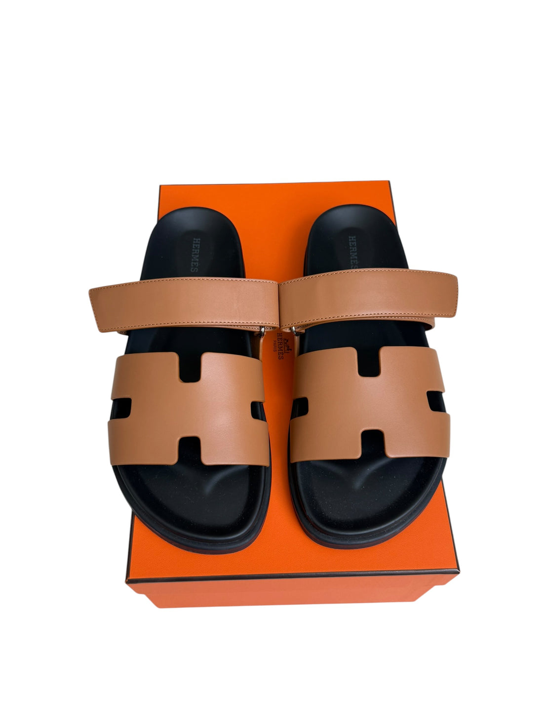 Hermès Sandalen Chypre in der Farbe Naturel. Grösse 42