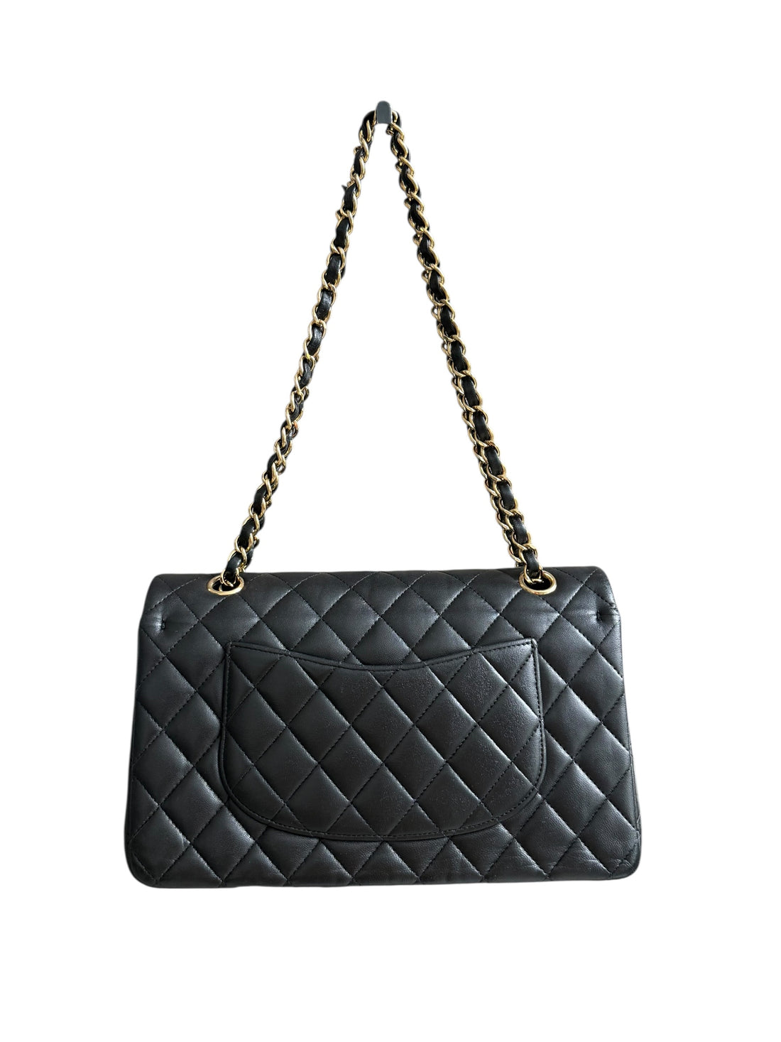 Chanel Medium Classic Double Flap Bag aus schwarzem Lammleder und goldfarbener Hardware.