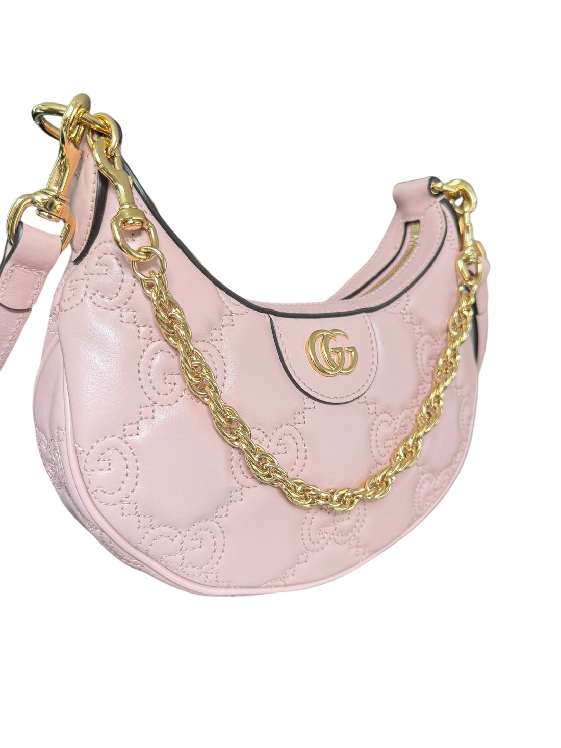 Gucci Mini Schultertasche aus GG Matelasse mit abnehmbarem und verstellbarem Schulterriemen.