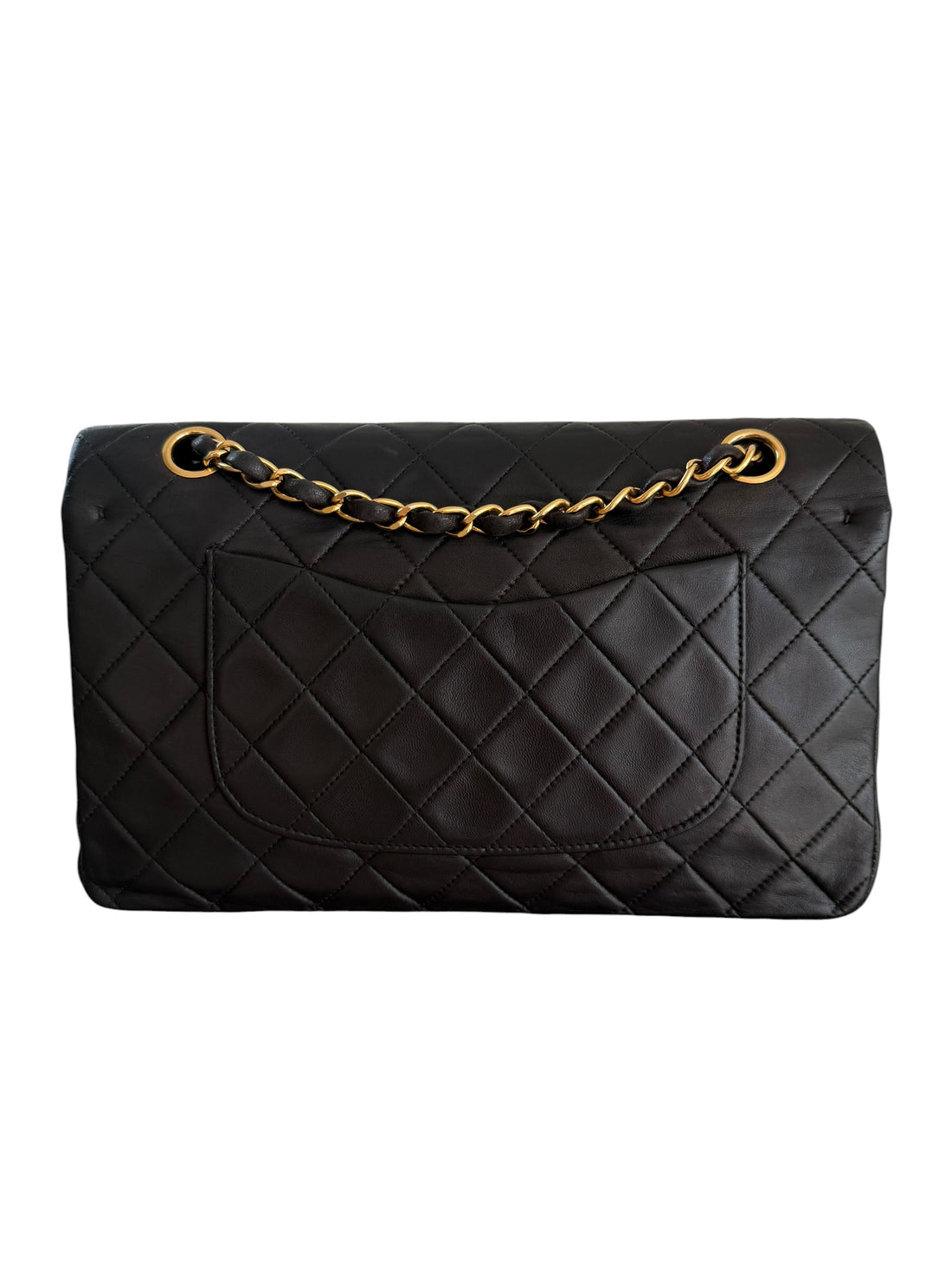 Chanel Double Flap Bag Medium Vintage aus schwarzem Lammleder und 24 Karat vergoldeter Hardware.