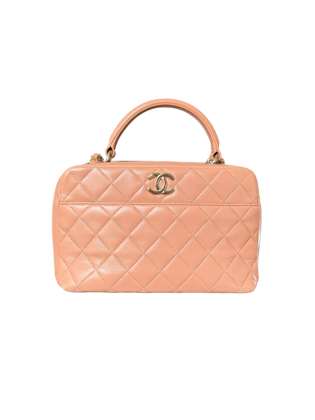 Chanel Trendy CC Bowling Bag in nudefarbenem Lammleder und goldfarbenen Beschlägen.